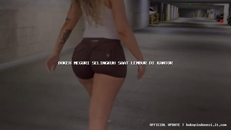 bokeh meguri selingkuh saat lembur di kantor