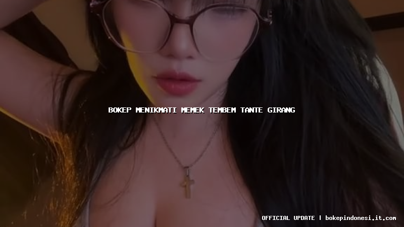 bokep menikmati memek tembem tante girang