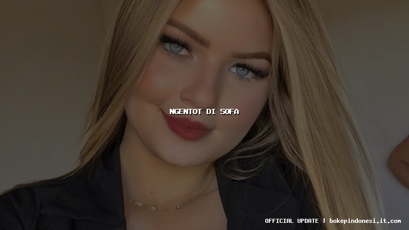 ngentot di sofa