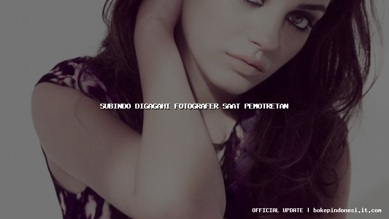 subindo digagahi fotografer saat pemotretan